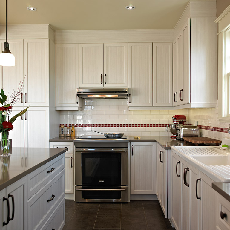 Armoires de cuisine — Mélamine vs Bois vs Polyester vs Polymère