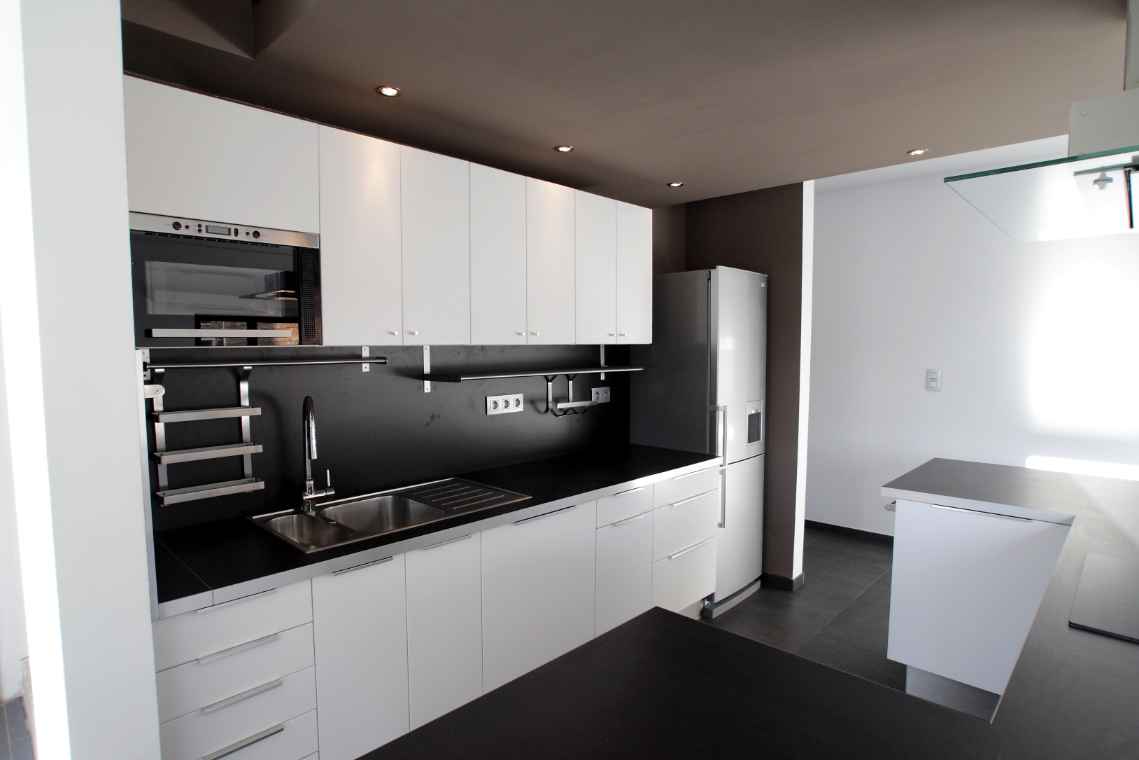 Armoires de cuisine — Mélamine vs Bois vs Polyester vs Polymère